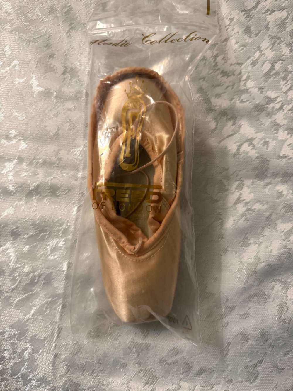 Freed of London ballet pointe shoes. Size: 5.5 G. Brand new.